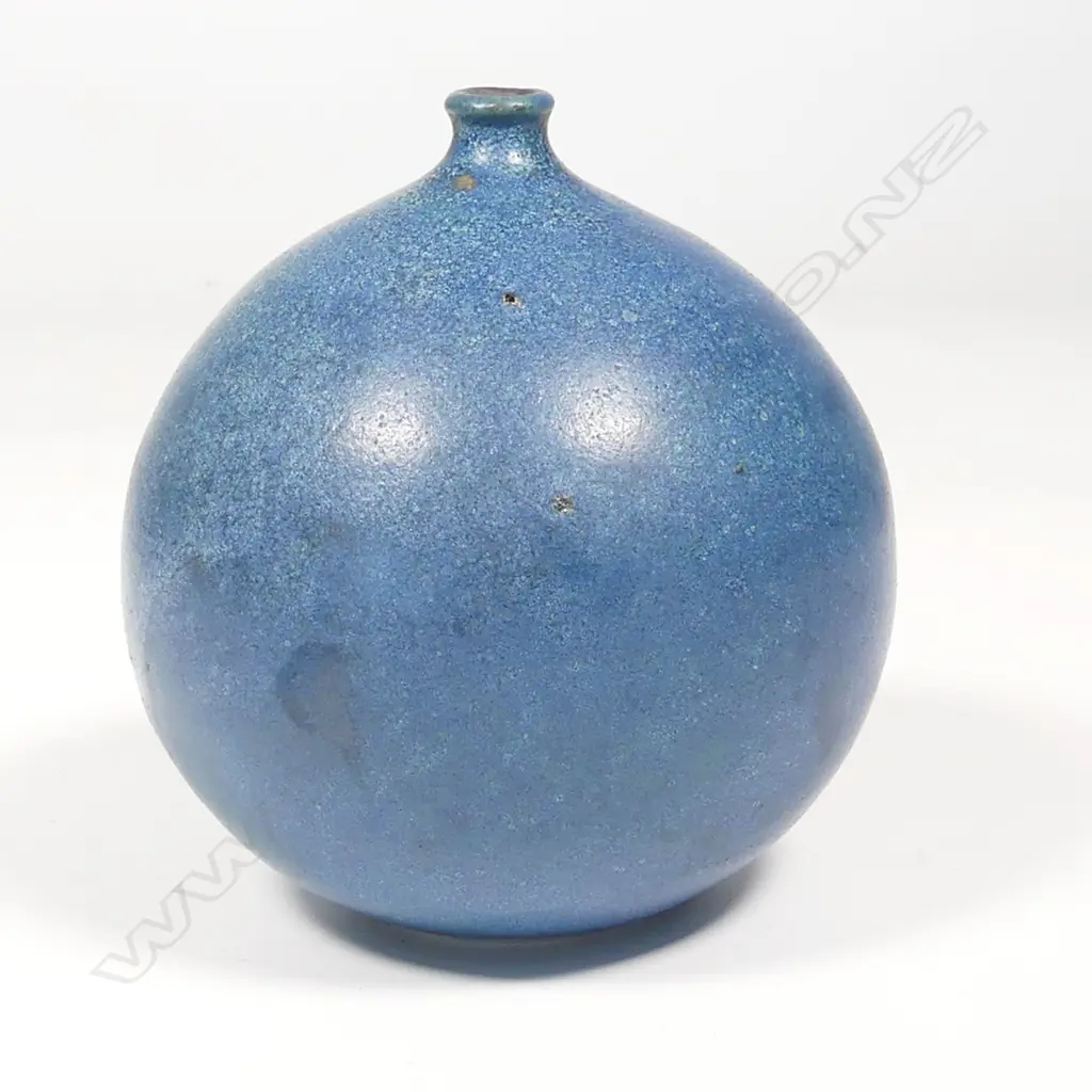 Len Castle (1924-2011) blue ovoid vase with short lipped neck, Image 1++