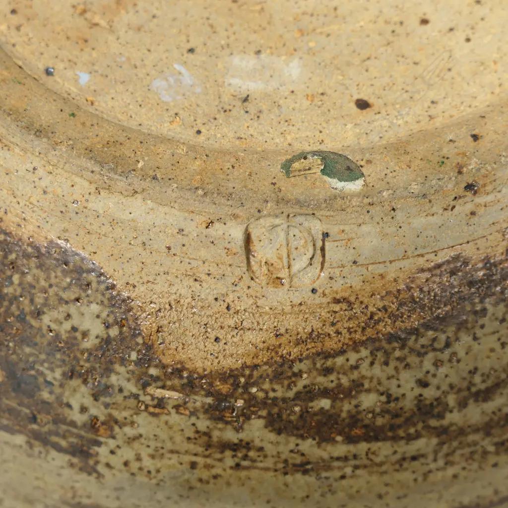 Len Castle (1924-2011) flat bottomed bowl with radiating ‘chatter’ pattern to the centre, Image 1++