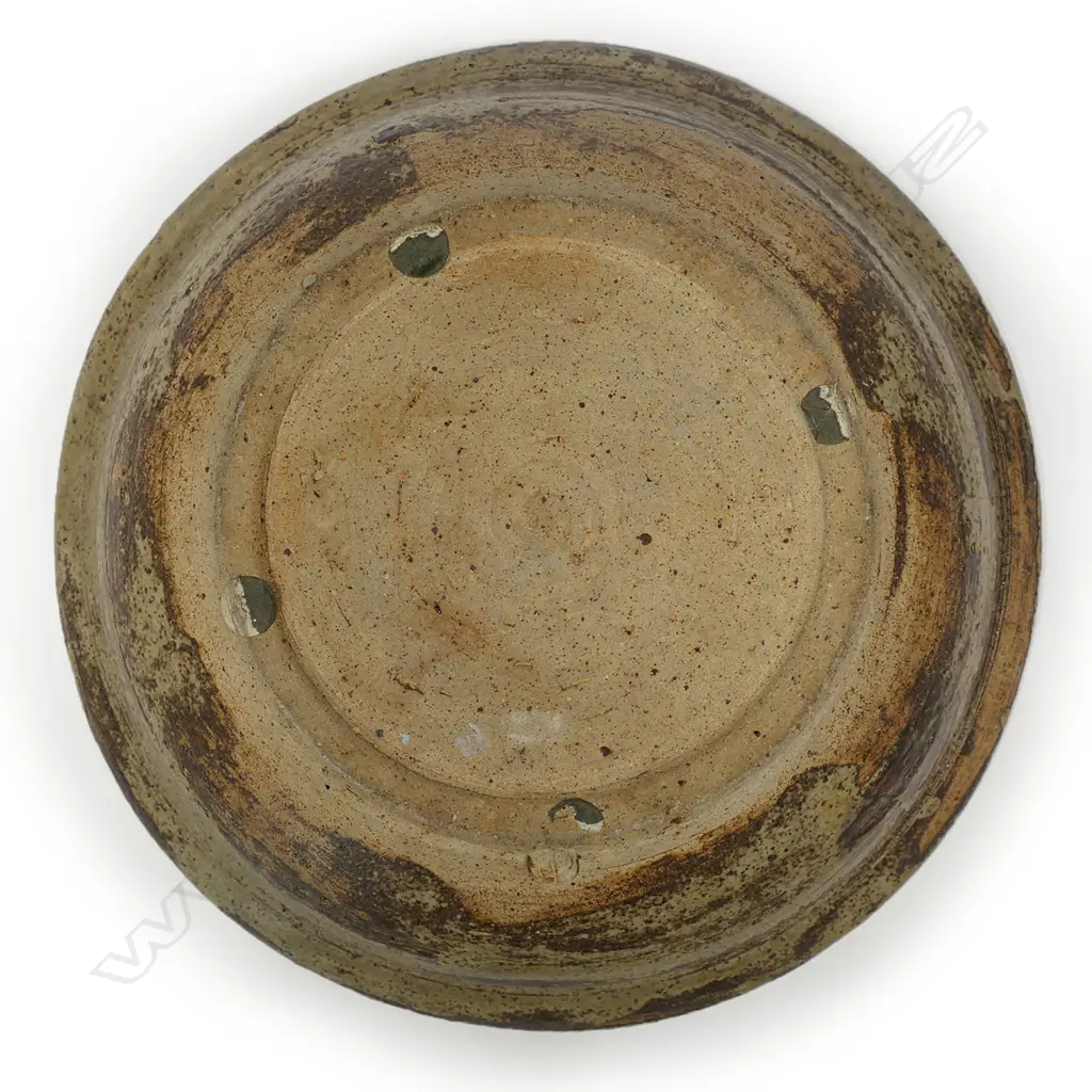 Len Castle (1924-2011) flat bottomed bowl with radiating ‘chatter’ pattern to the centre, Image 1++