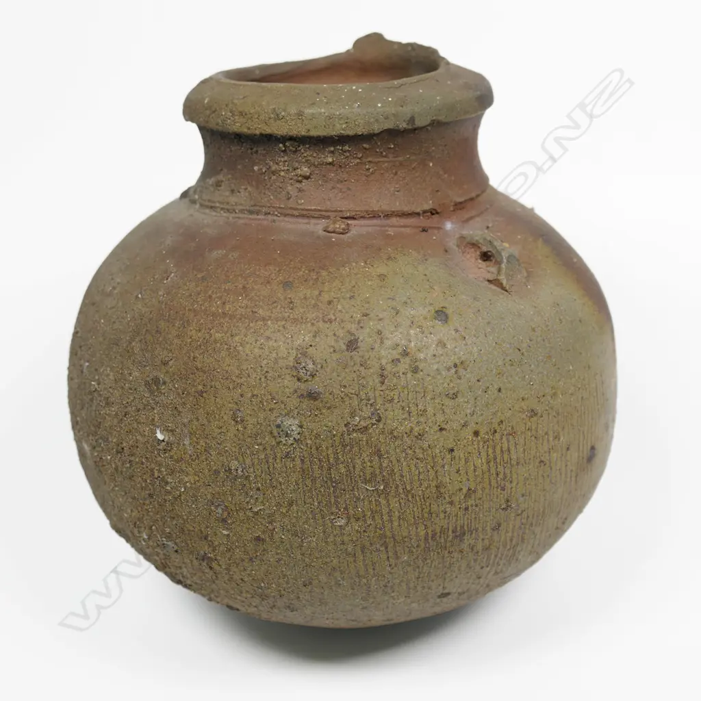 A Chester Nealie (1942-) anagama gourd form vase, Image 1++