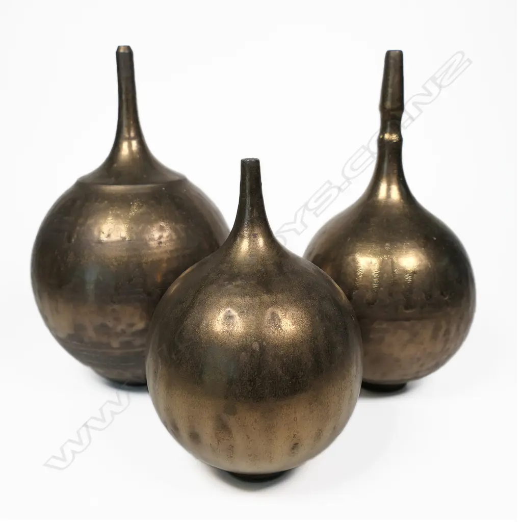 John Parker three spire vases, Image 1++