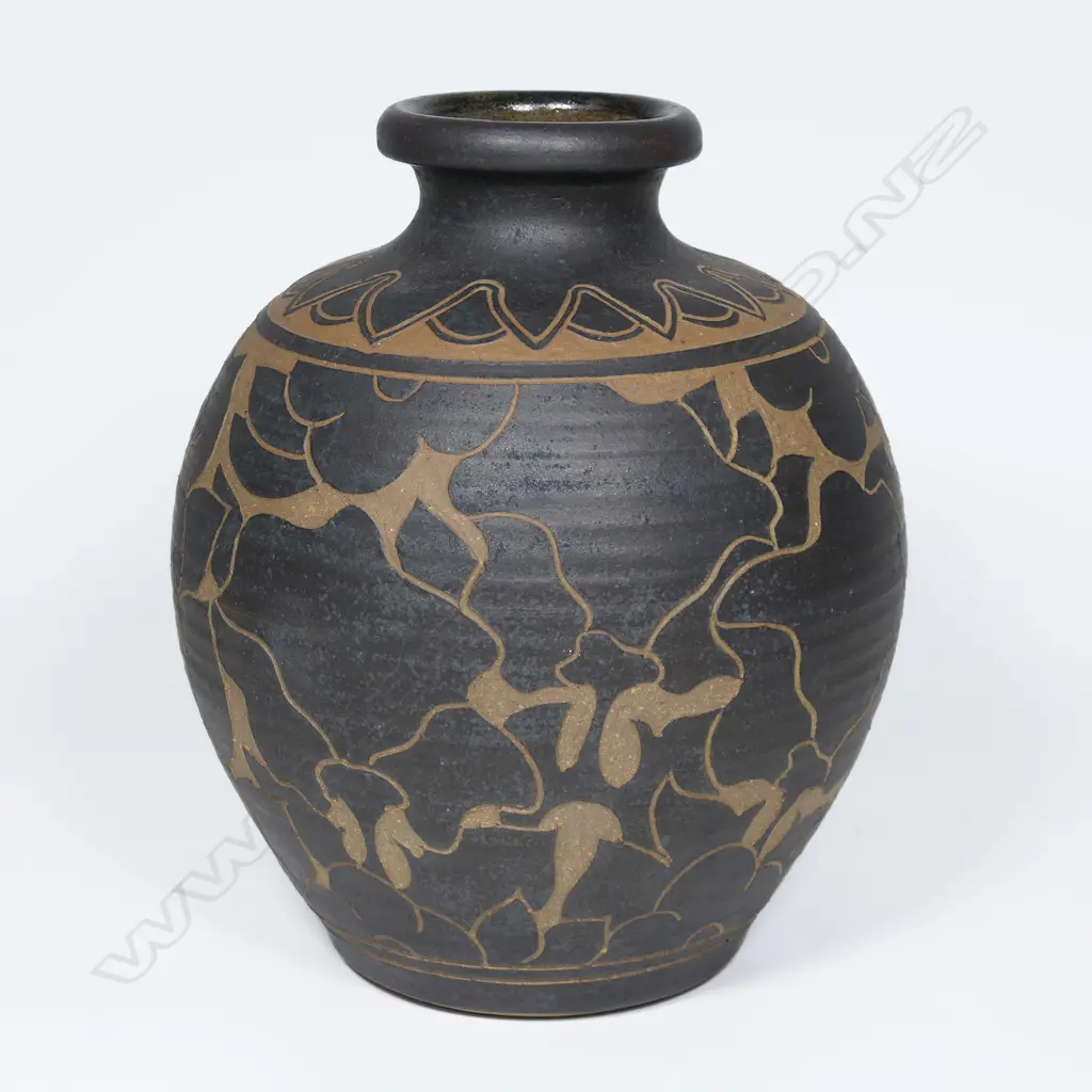 Graeme Storm stoneware vase, Image 1++