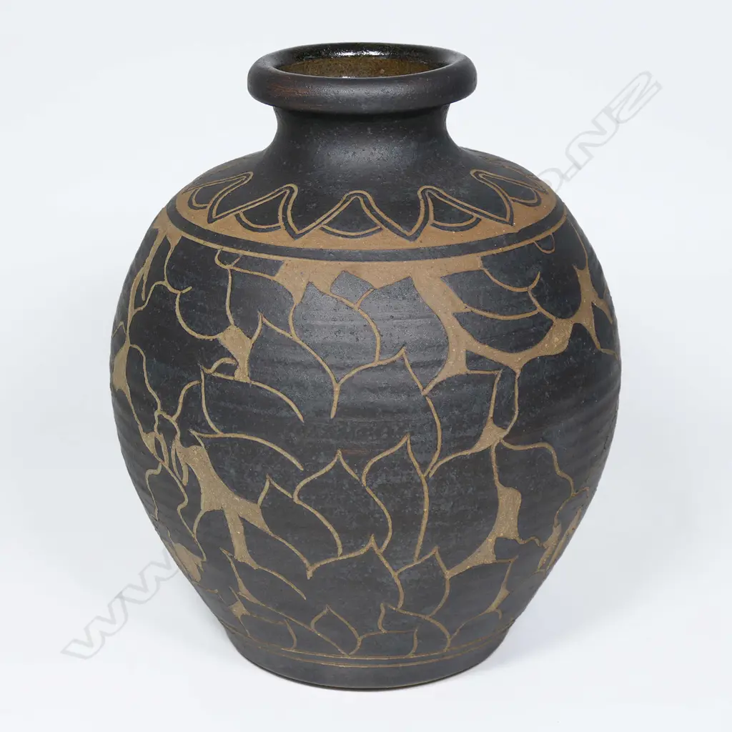 Graeme Storm stoneware vase, Image 1++