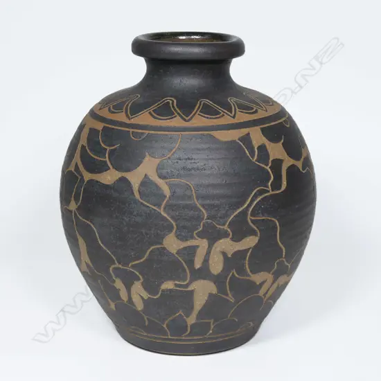 Graeme Storm stoneware vase,