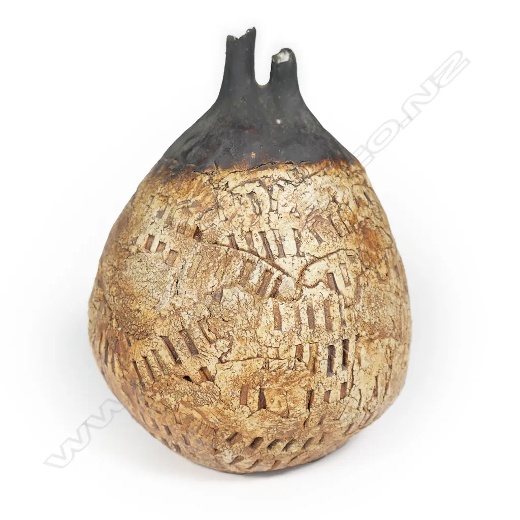 Doris Dutch sculpted vase City Scape-type decoration, Image 1++