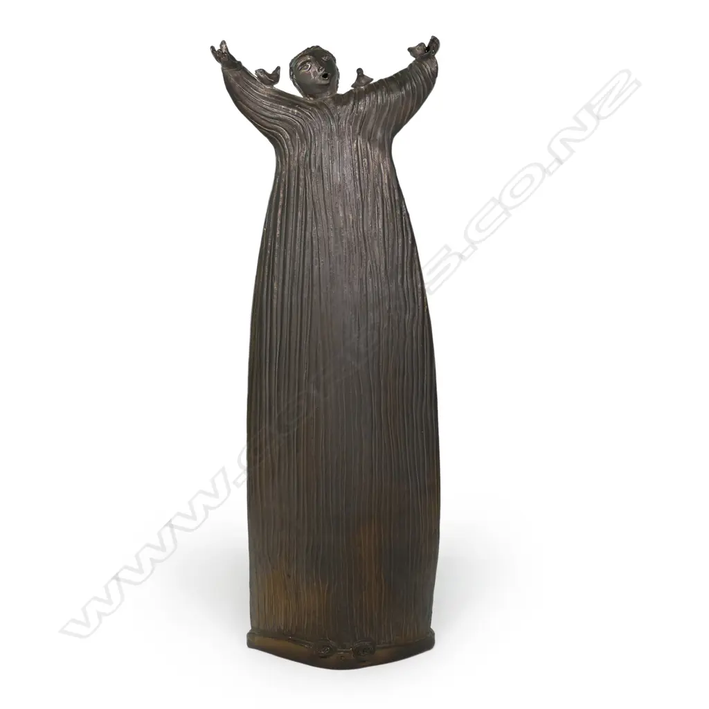 Paul Laird pottery figure, Image 1++