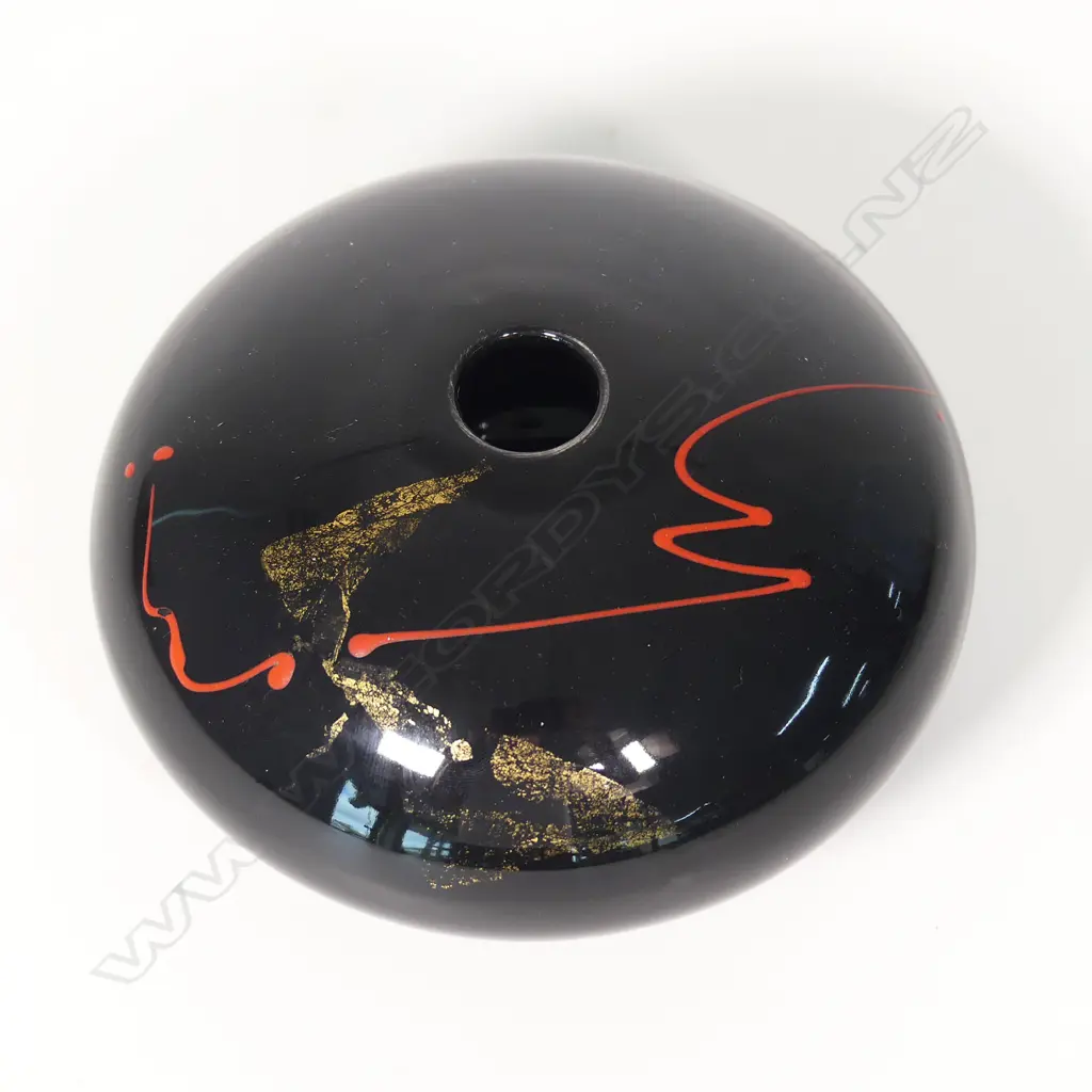 A Peter Collis squat ovoid vase, Image 1++
