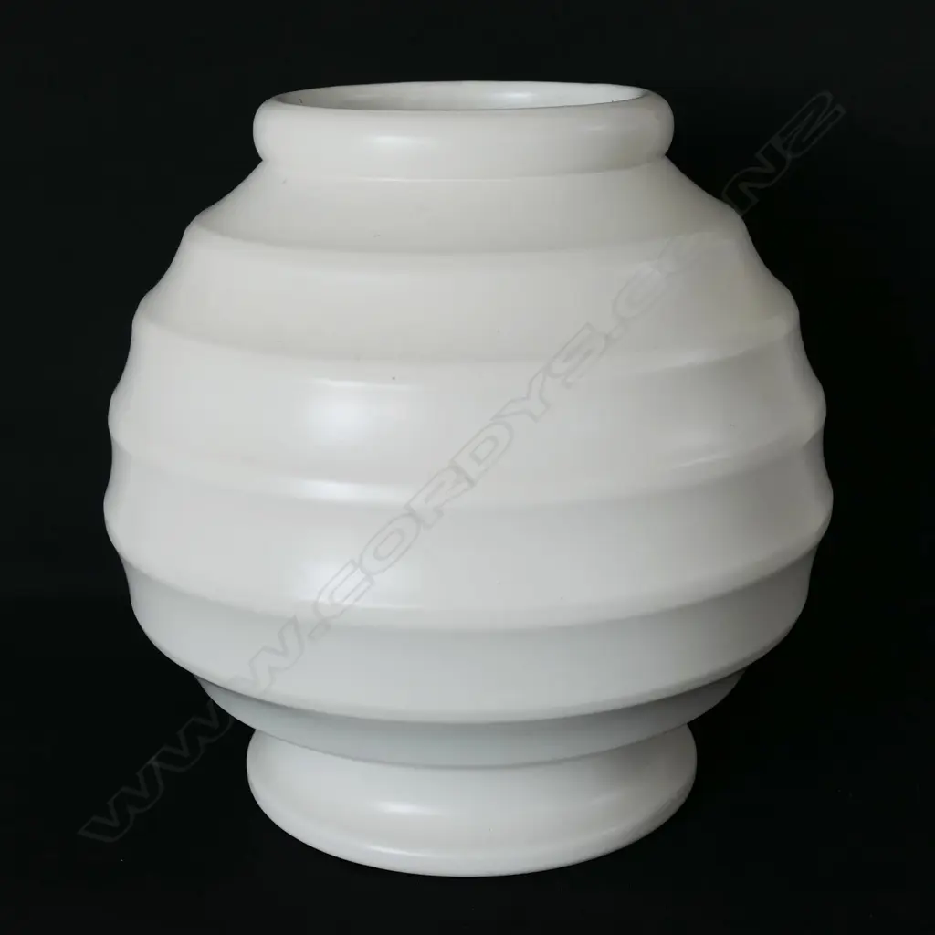 Large Crown Lynn hand potted spherical vase, Image 1++