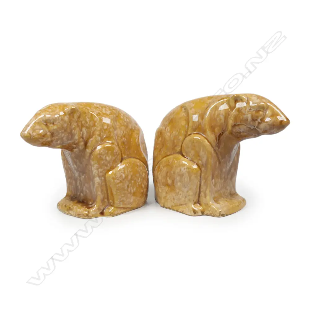 A pair of early Crown Lynn Polar Bear bookends, Image 1++