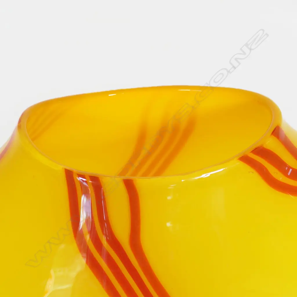 Garry Nash flat ovoid yellow and red glass vase, Image 1++