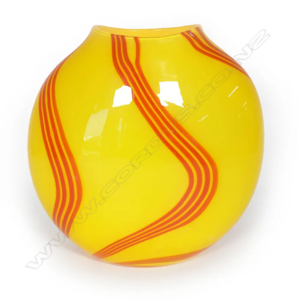 Garry Nash flat ovoid yellow and red glass vase, Image 1++