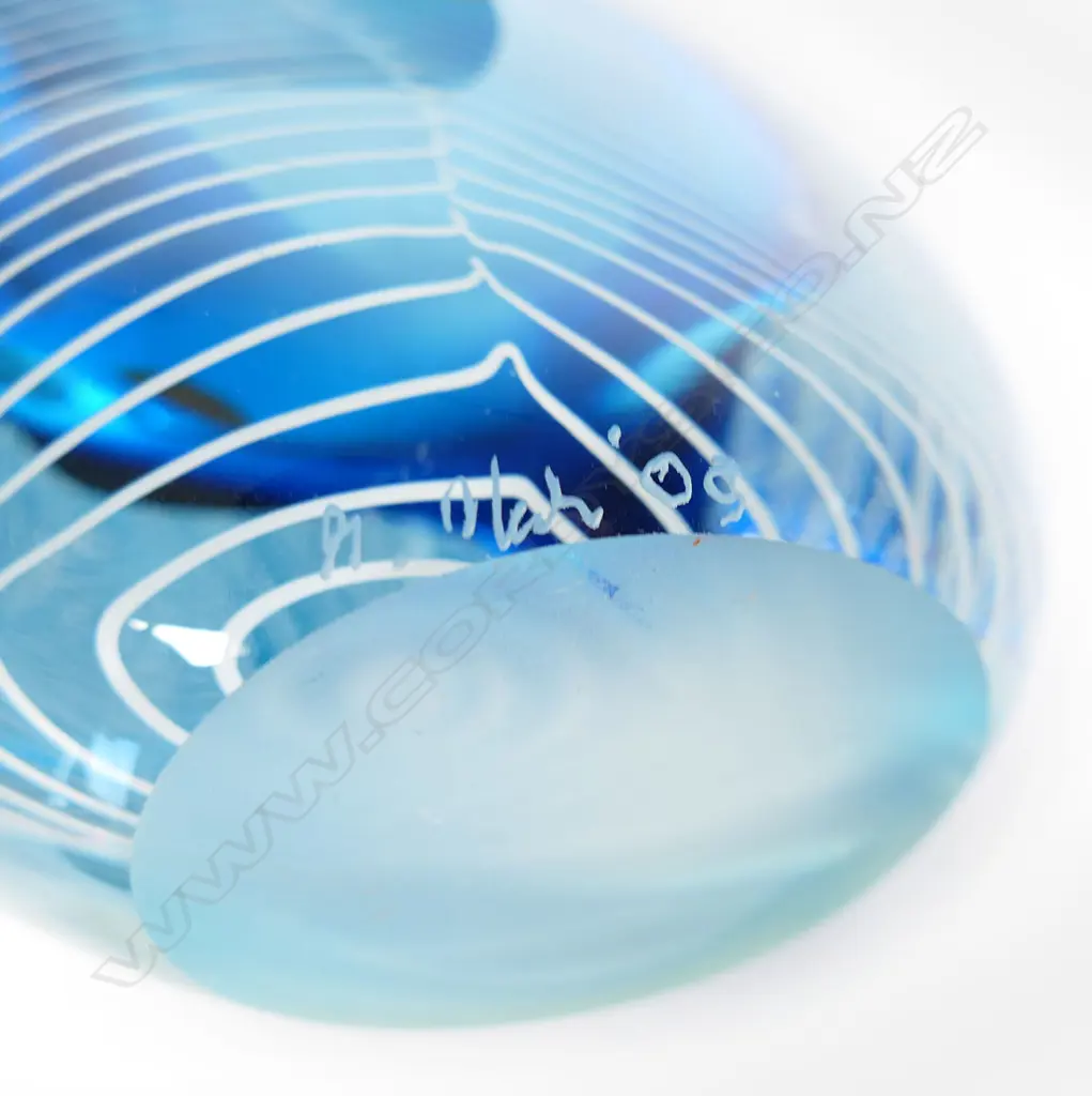 Garry Nash blue & white glass vase, Image 1++