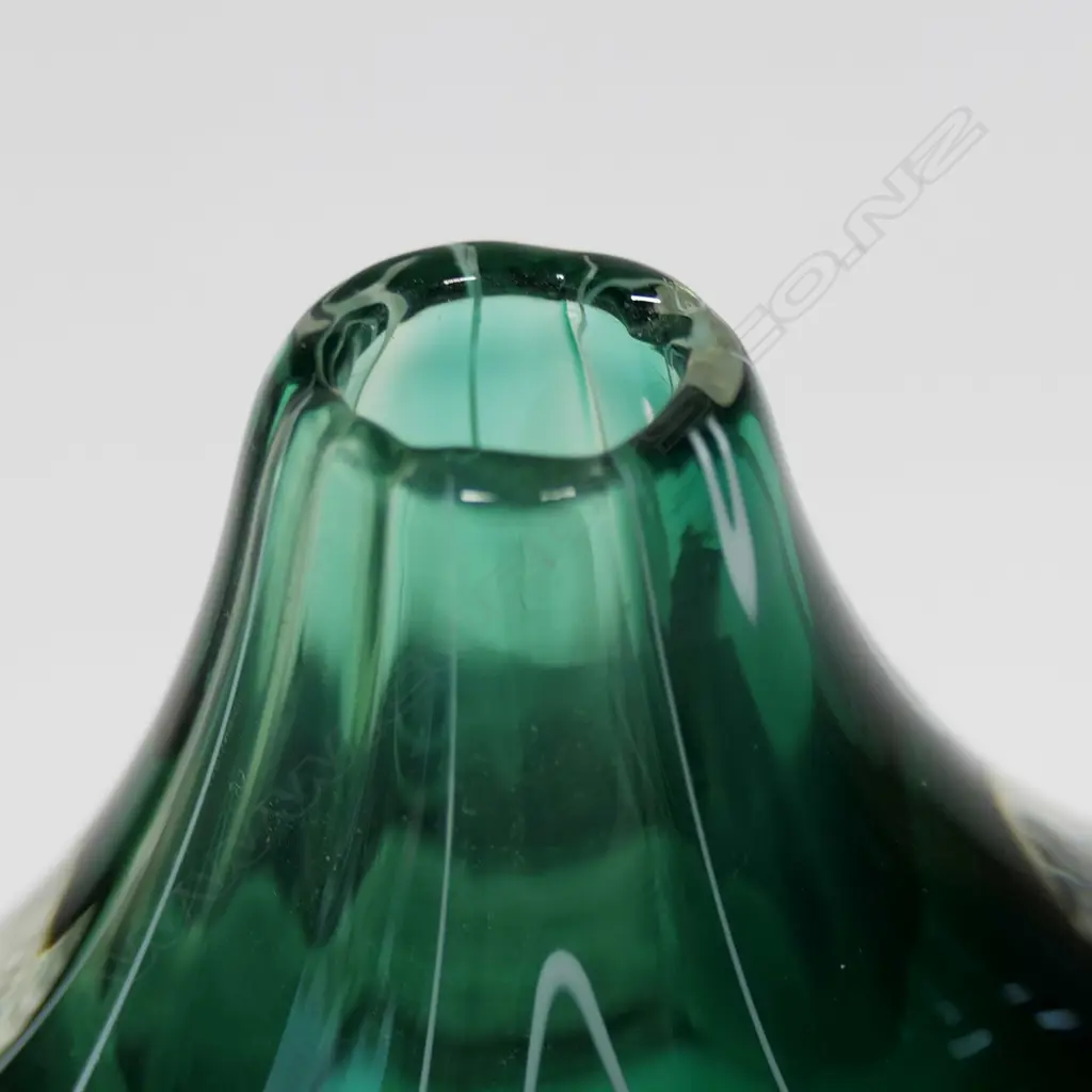 Garry Nash green & white glass vase, Image 1++