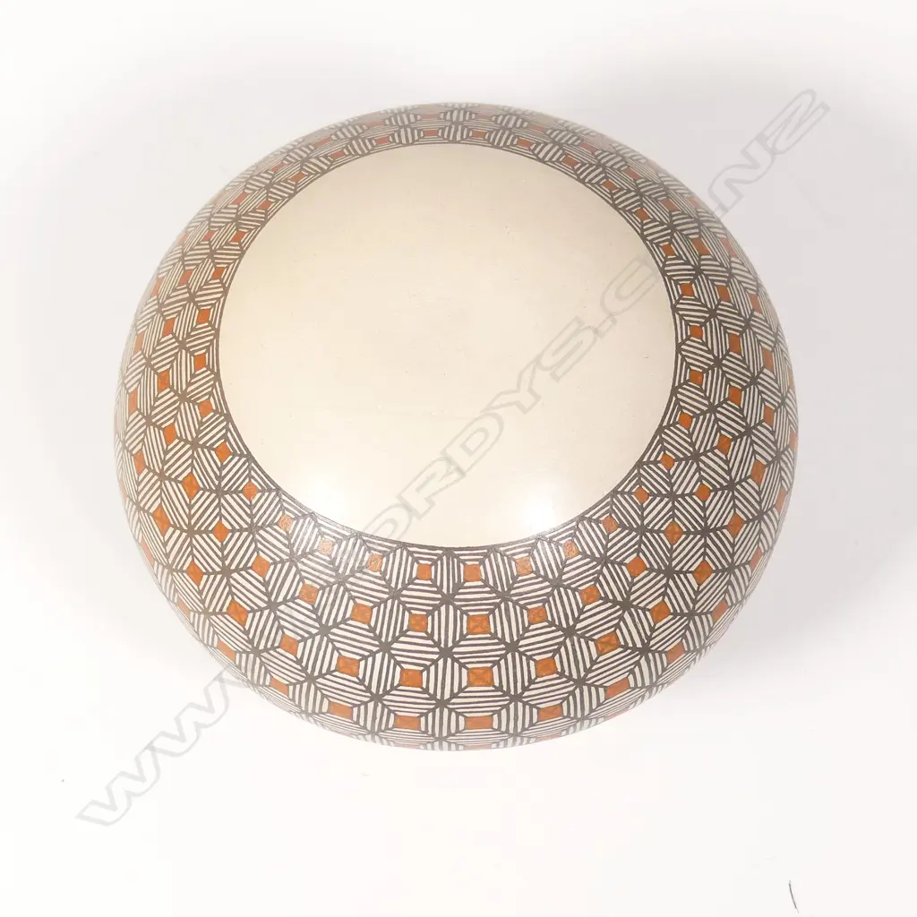 Nely Lopez (Mexico) Mata Ortiz Pottery ovoid pot, Image 1++