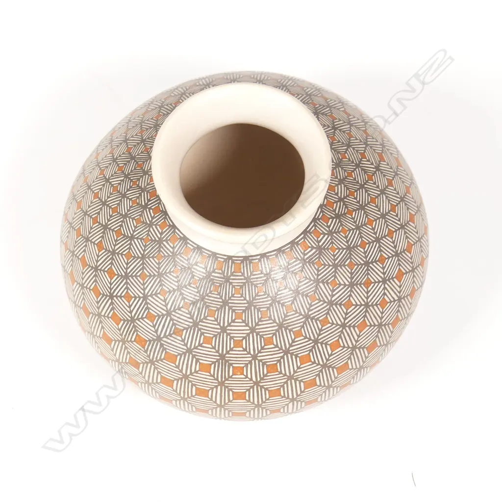 Nely Lopez (Mexico) Mata Ortiz Pottery ovoid pot, Image 1++