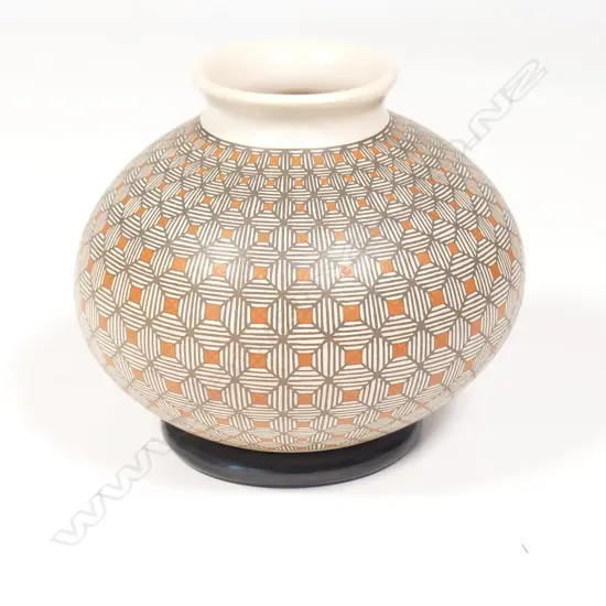 Nely Lopez (Mexico) Mata Ortiz Pottery ovoid pot,