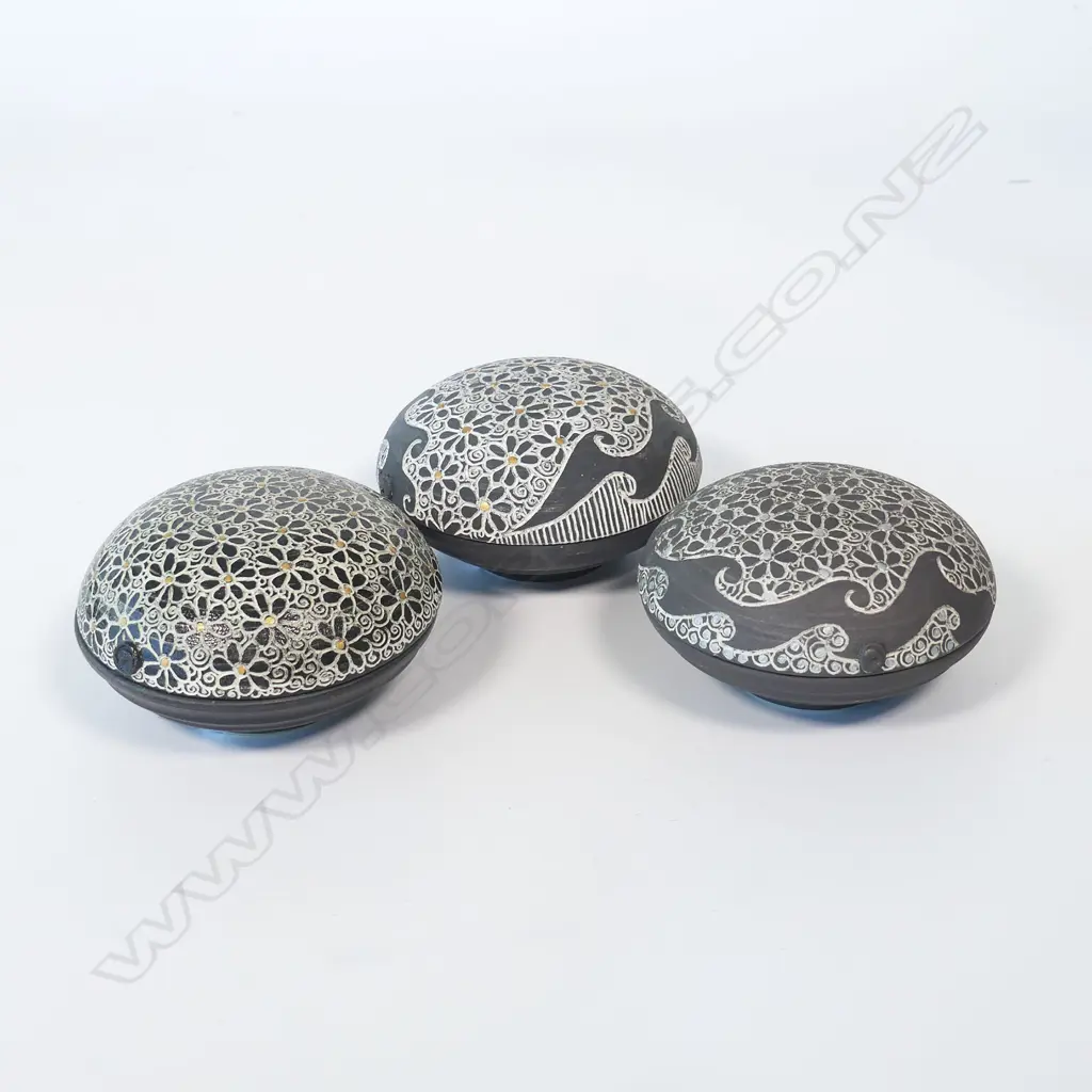 Keum Sun Lee/Sang Sool Shim three trinket dishes, Image 1++