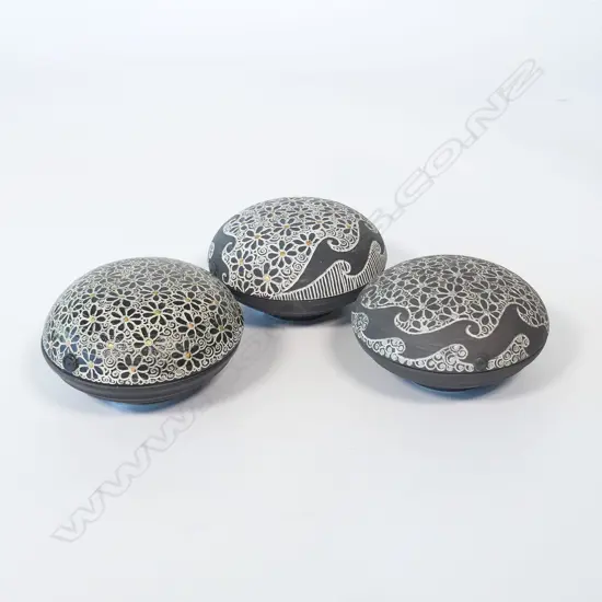 Keum Sun Lee/Sang Sool Shim three trinket dishes,