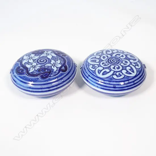 Keum Sun Lee/Sang Sool Shim two trinket boxes,