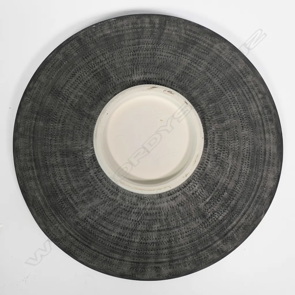 Keum Sun Lee/Sang Sool Shim shallow footed dish with koru motifs, Image 1++