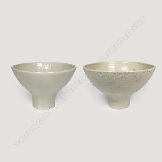 Two Keum Sun Lee/Sang Sool Shim footed bowls,