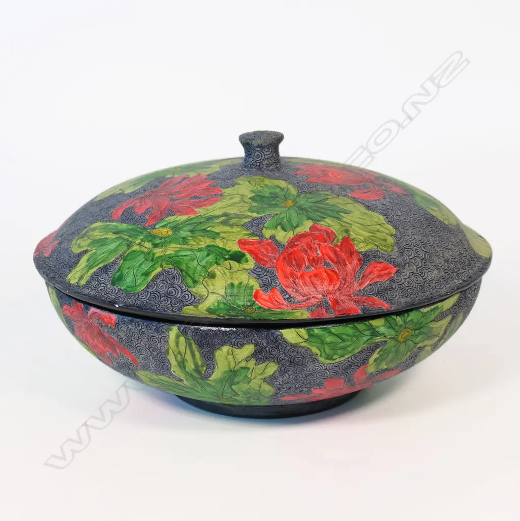 Keum Sun Lee/Sang Sool Shim lidded vessel, Image 1++