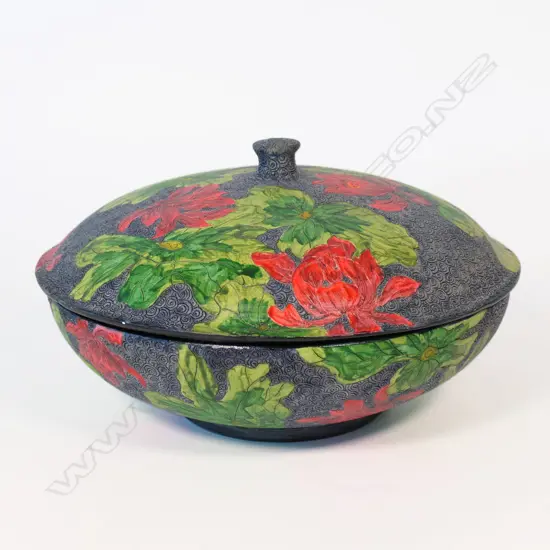 Keum Sun Lee/Sang Sool Shim lidded vessel,
