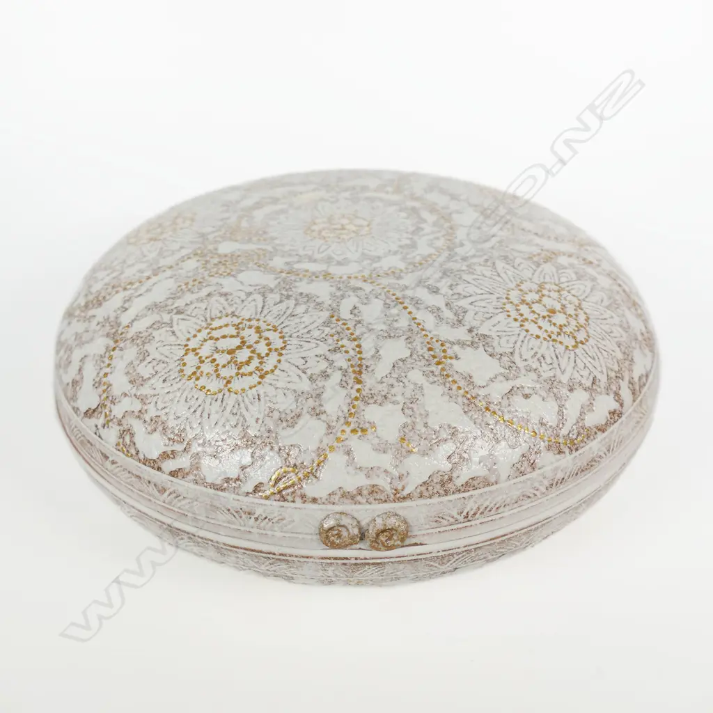 Keum Sun Lee/Sang Sool Shim lidded dish, Image 1++