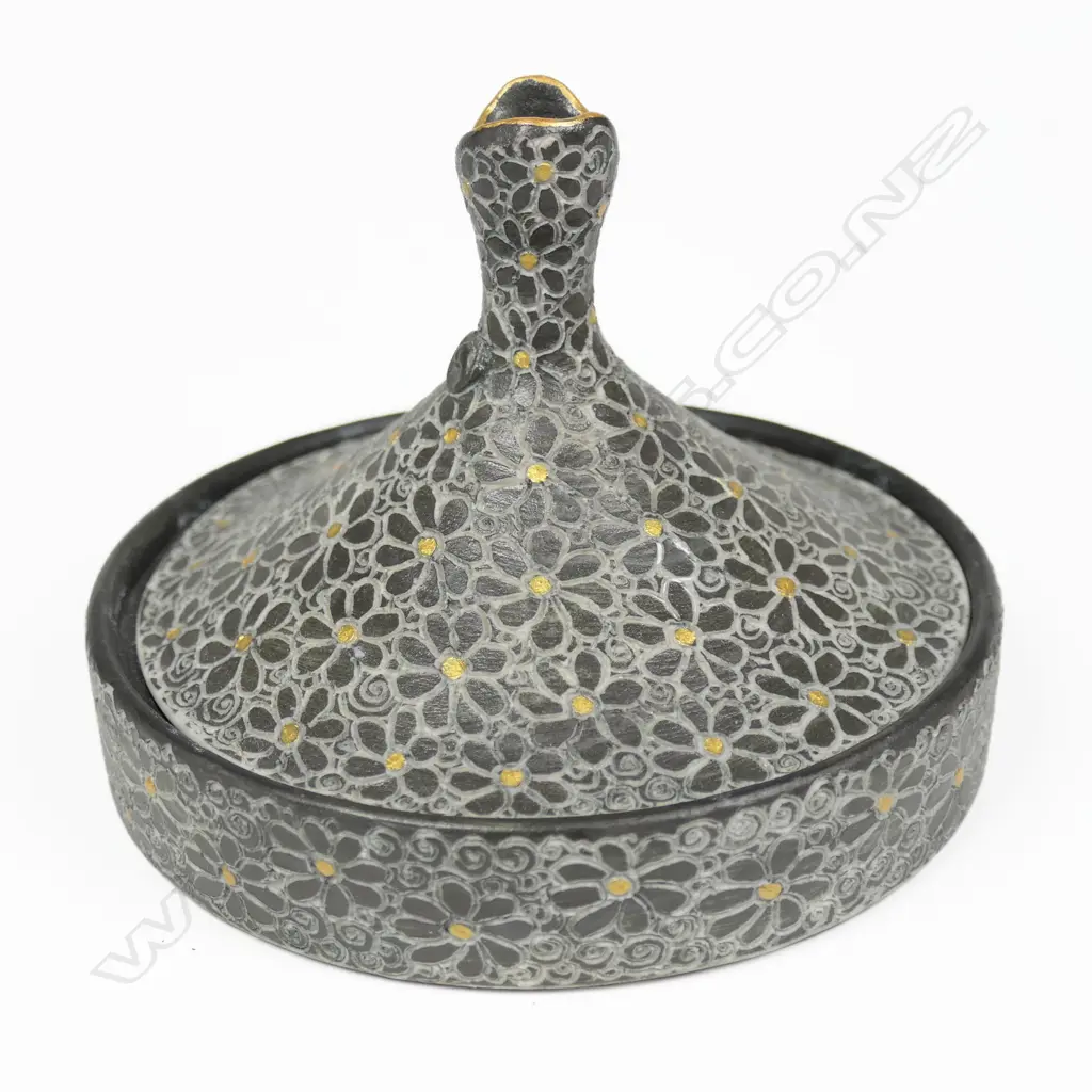 Keum Sun Lee/Sang Sool Shim tangine trinket box, Image 1++