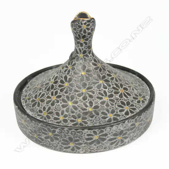 Keum Sun Lee/Sang Sool Shim tangine trinket box,