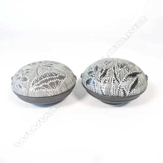 Keum Sun Lee/Sang Sool Shim two trinket boxes,