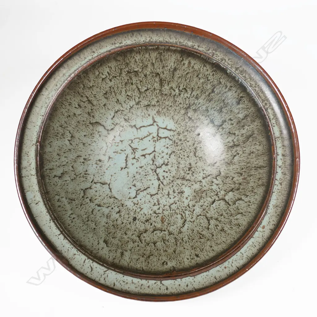 (25430) Len Castle Lg Footed Pottery Bowl. Impressed potter's mark c.1970. Dia. 420mm Image 1++