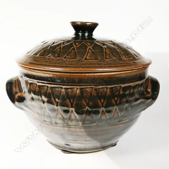 Mirek Smisek (1925-2013) lidded casserole dish. Tenmoko glaze with band of diamond trellis design to lid and sides. Potter's mark lower side. H.210mm Dia.230mm
