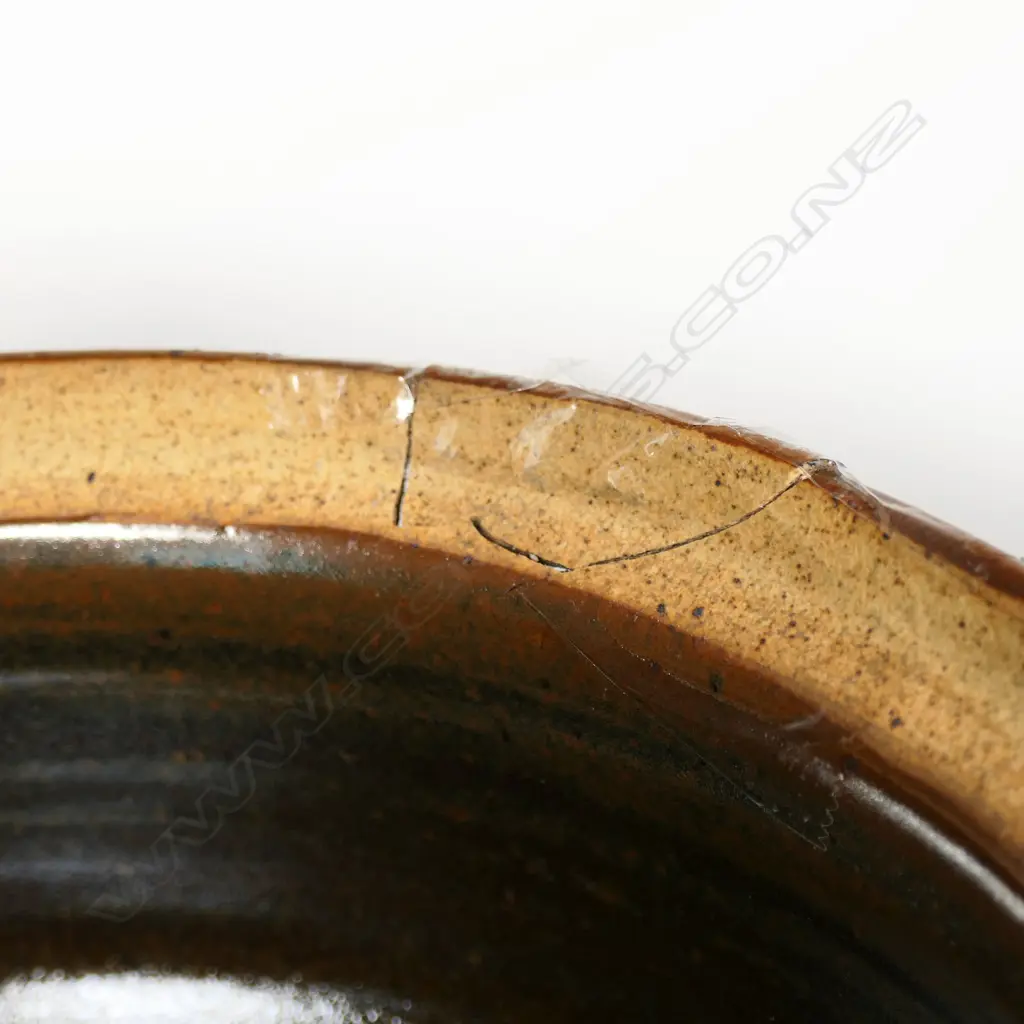*RTV* Peter Stichbury Lidded Casserole. Tenmoko gaze. Potter's mark lower side. Dated 1971. H.150 DIA.200mm damaged rim Image 1++