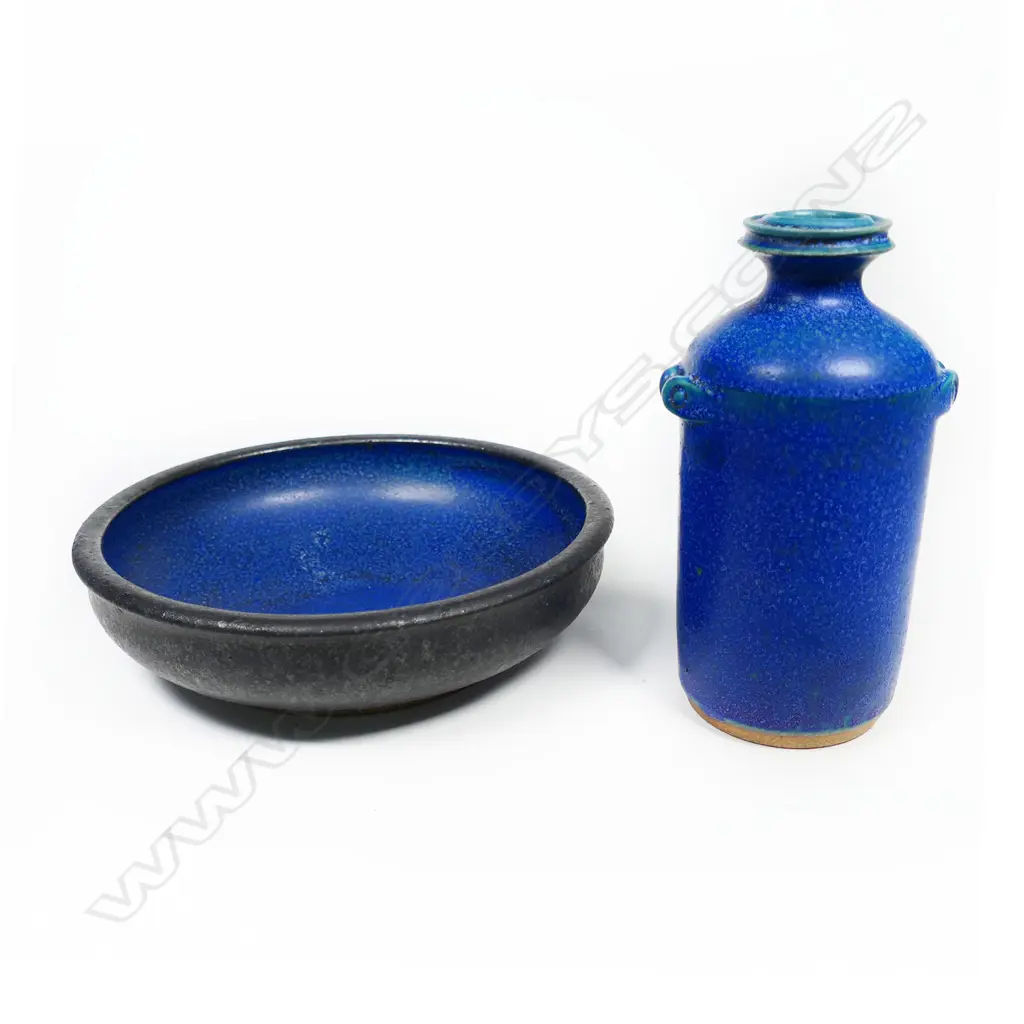 Two Graeme Storm (1936-) pottery pieces. Incised mark to bottle. Bowl Dia.170mm. Bottle H.140mm Image 1++
