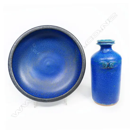 Two Graeme Storm (1936-) pottery pieces. Incised mark to bottle. Bowl Dia.170mm. Bottle H.140mm
