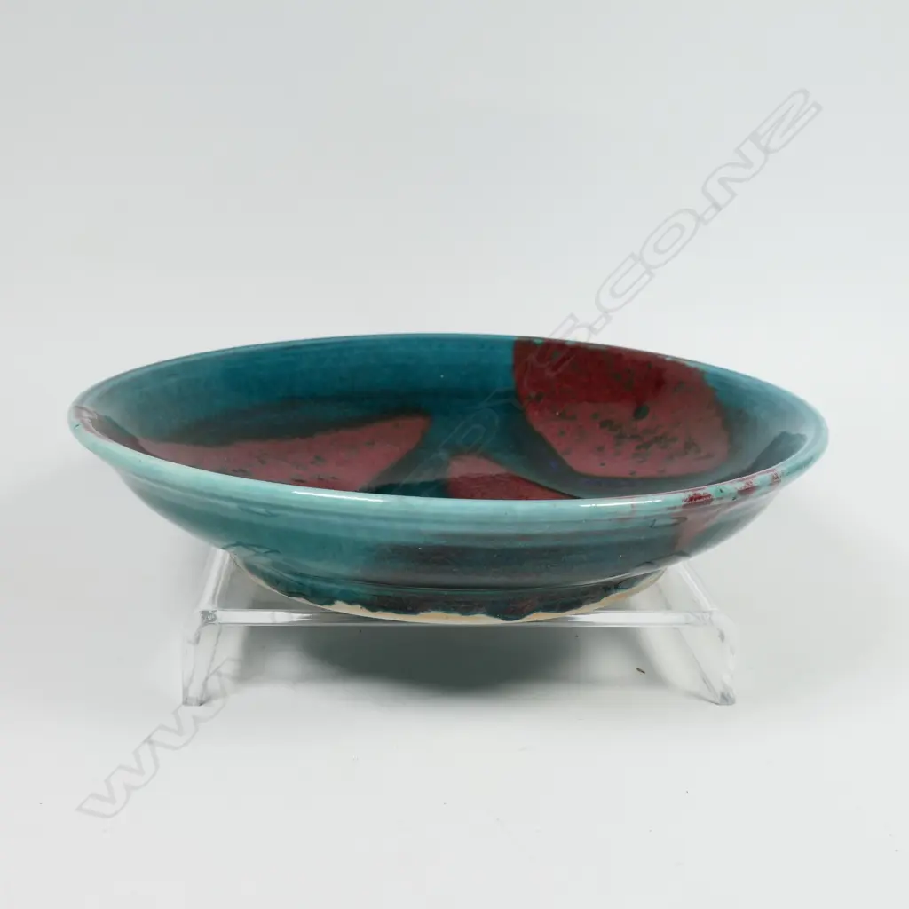Graeme Storm shallow footed bowl -  green underglaze with sweeps of red copper glaze. Potter's stamp to foot. Dia.210mm Image 1++