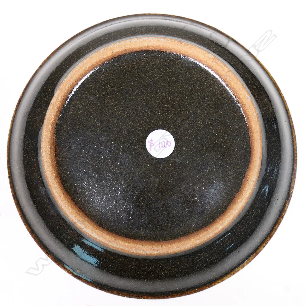 Graeme Storm tenmoko glazed small dish with a pale chun and copper center and raised sides. Potter's mark to foot. Dia.140mm Image 1++