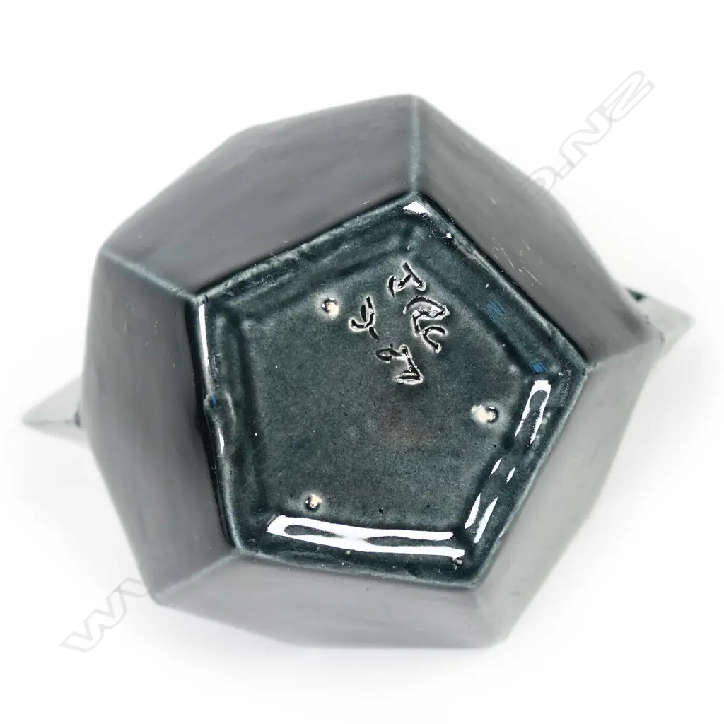 Roy Cowan geometric cream jug black glaze. H.80mm. Image 1++