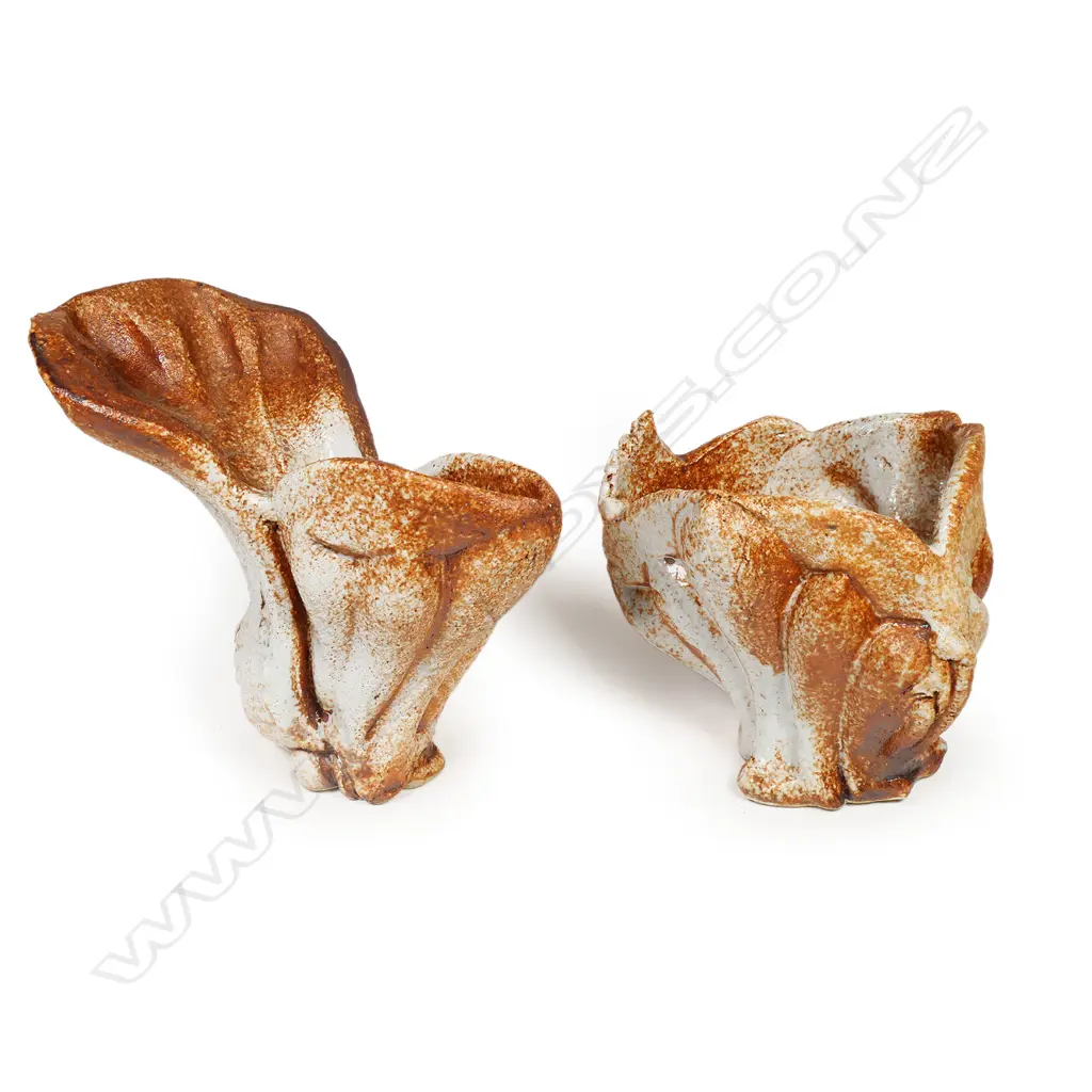 Two Pamela Annsouth (Waikanae) flared bulb form shino vases. Potter's mark to base. H.160 and 120mm Image 1++