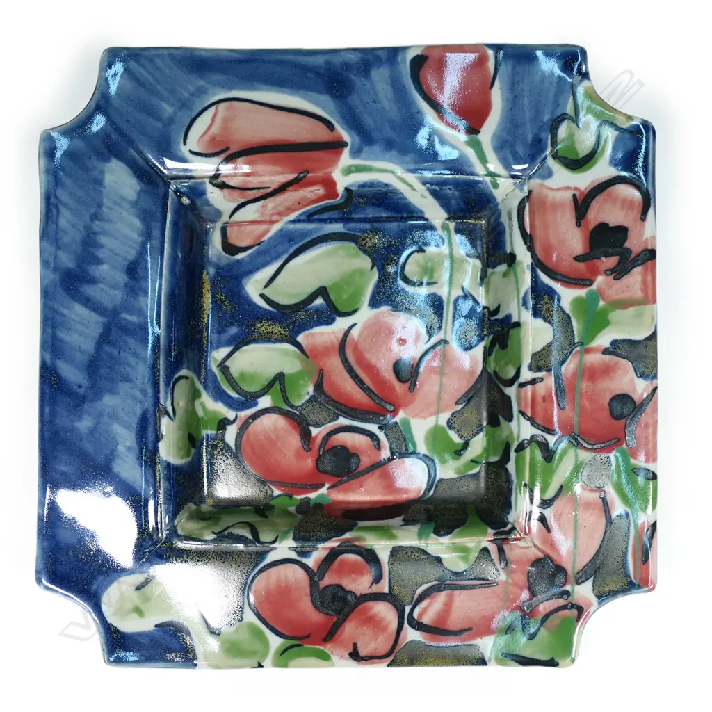 Raewyn Atkinson studio pottery squared dish - hand painted coloured glaze of red florals on blue, gold highlights. Signed and dated '89. W.330mm. Image 1++