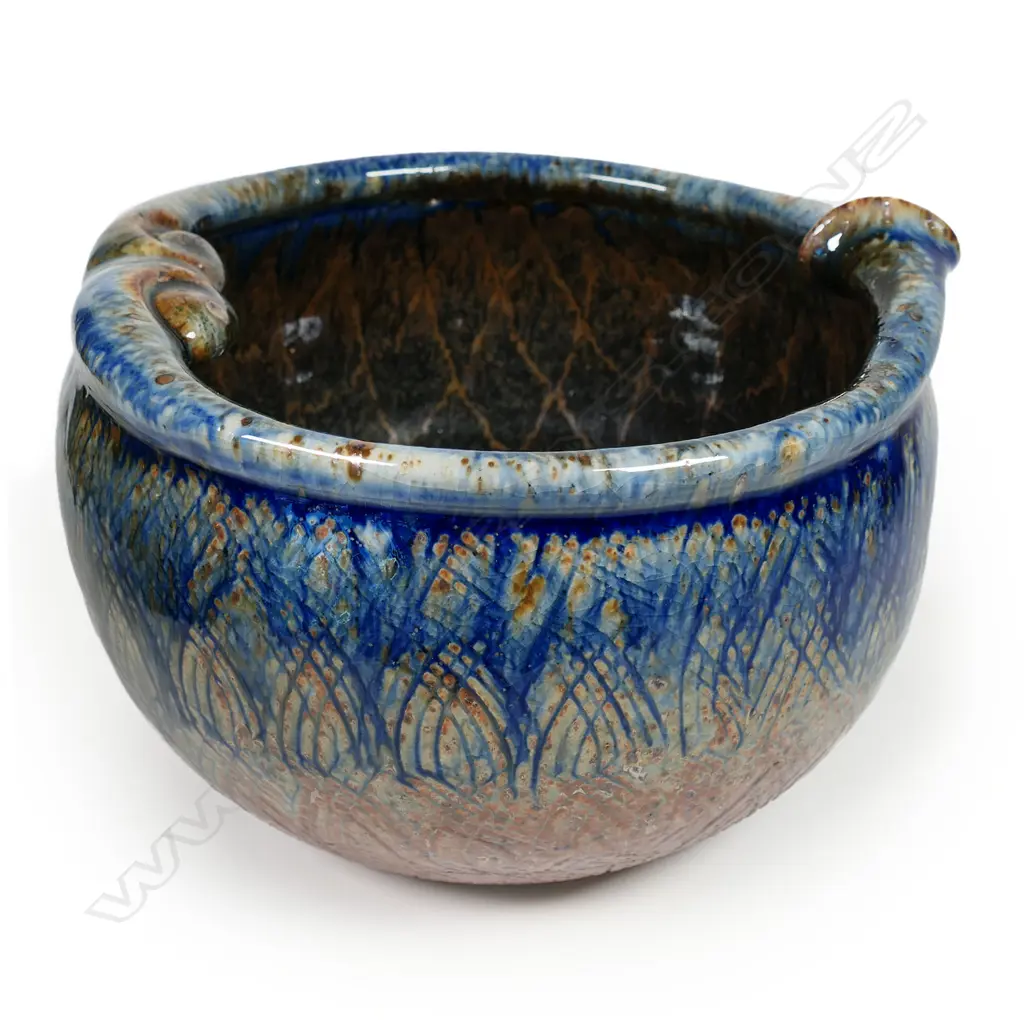 Mike O'Donnell bowl with a lustrous blue tan dark glazed body and a sculpted rim with combed decoration, H.155 Dia.210mm Image 1++
