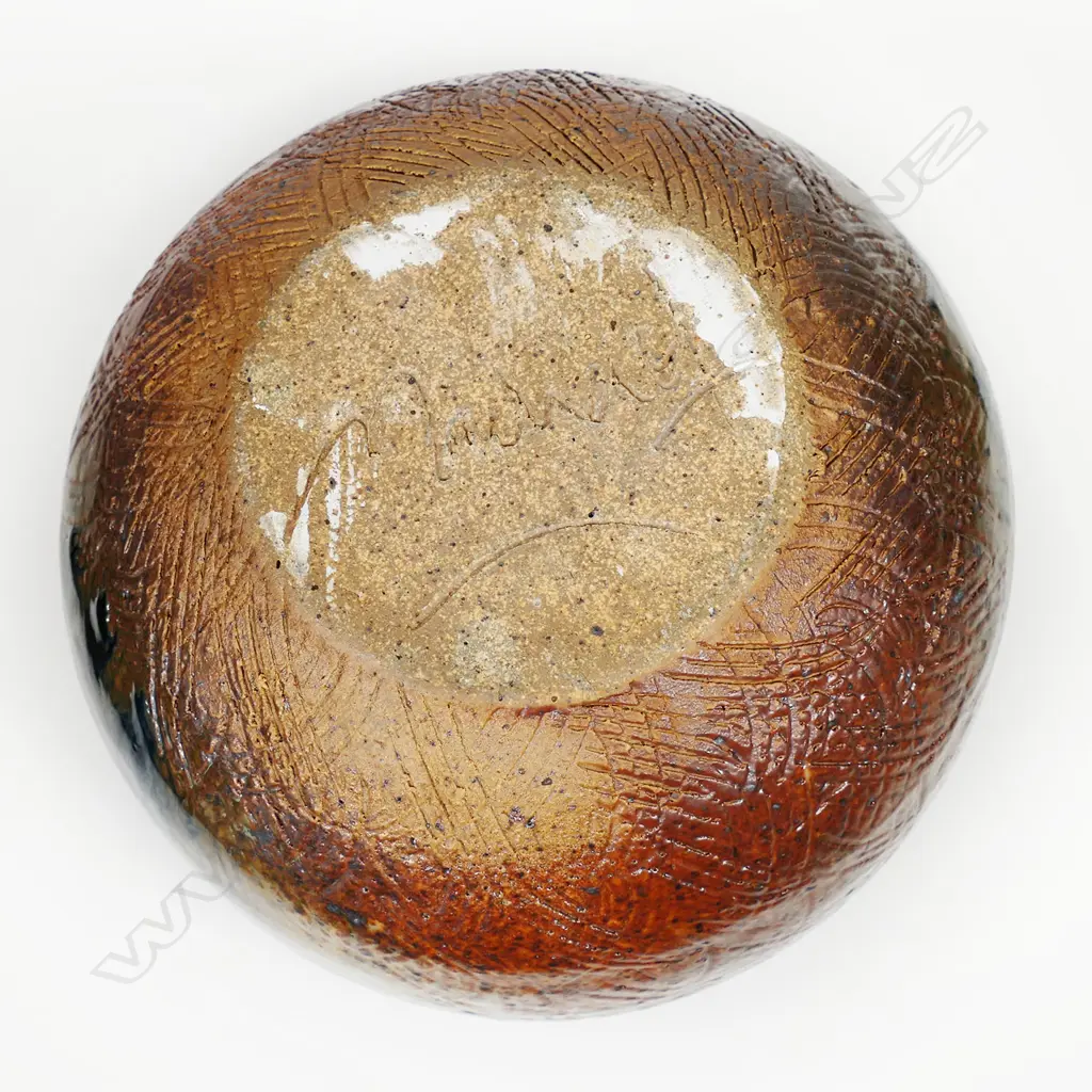 Mike O'Donnell bowl with a lustrous blue tan dark glazed body and a sculpted rim with combed decoration, H.155 Dia.210mm Image 1++