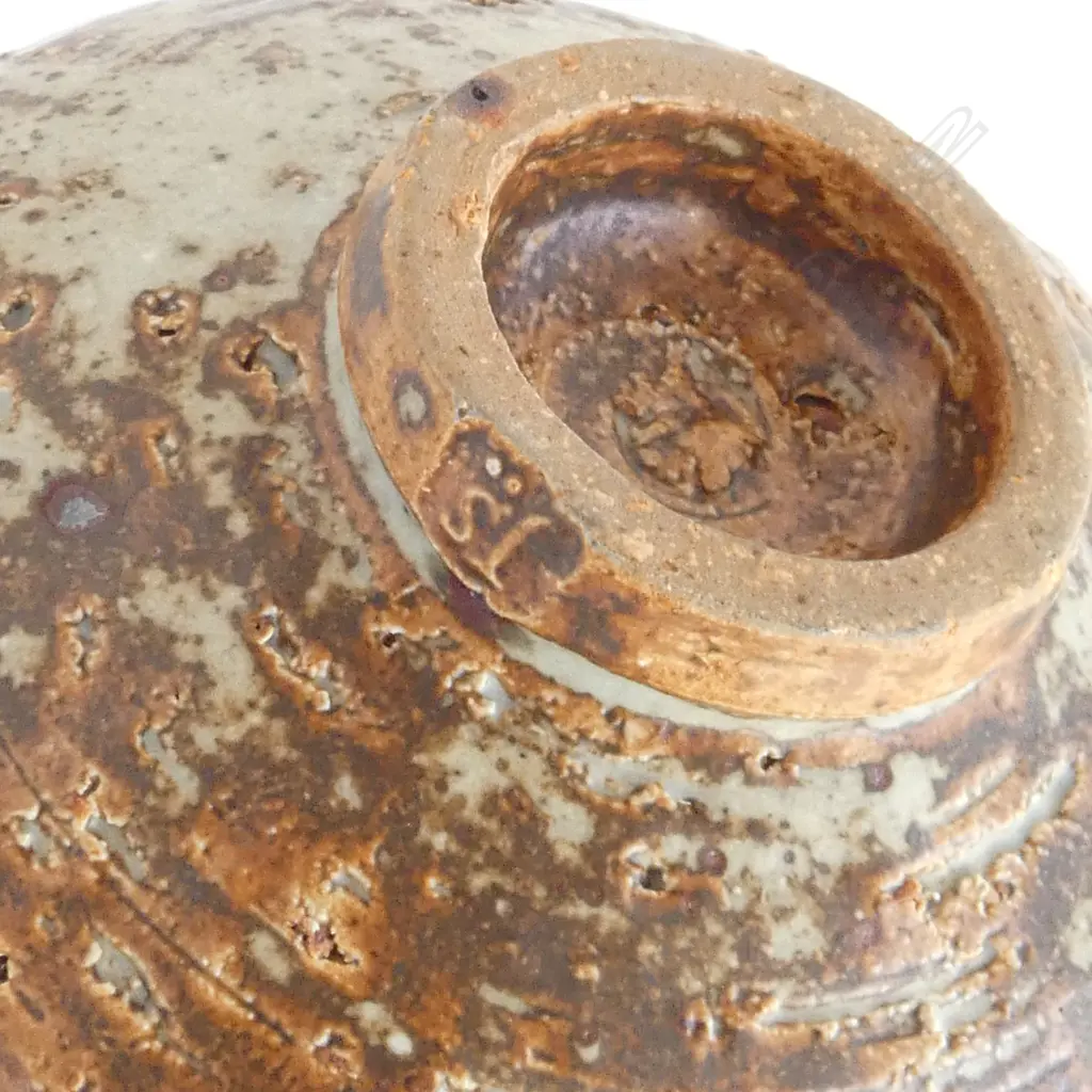Jeff Scholes bowl with defined throwing marks and variable glaze of grey over rust brown. Stamped mark. Dia.175mm. Vendor's note: Bought directly from the potter. Image 1++
