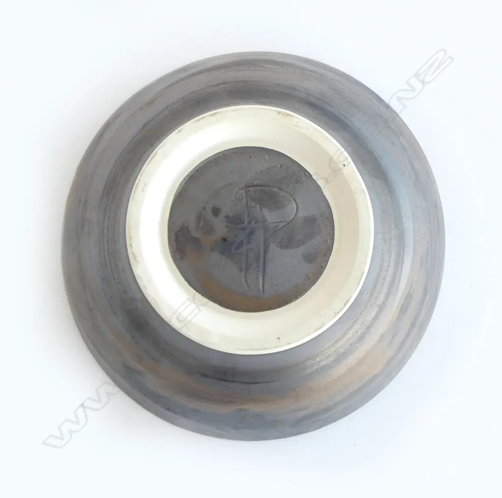 Paul Winspear porcelain bowl with incised mark to base. Dia.175mm - together with an unattributed New Zealand pottery teapot. Image 1++