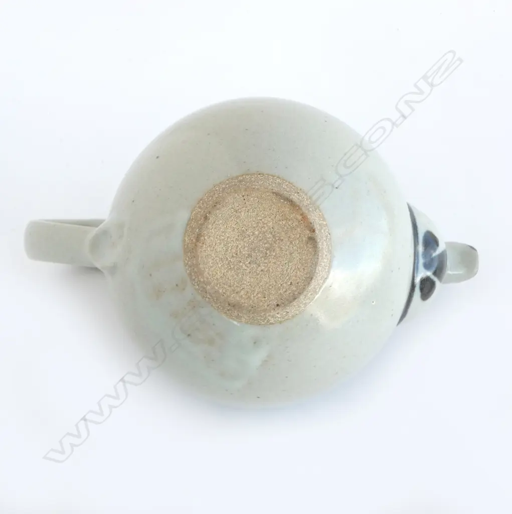 Paul Winspear porcelain bowl with incised mark to base. Dia.175mm - together with an unattributed New Zealand pottery teapot. Image 1++