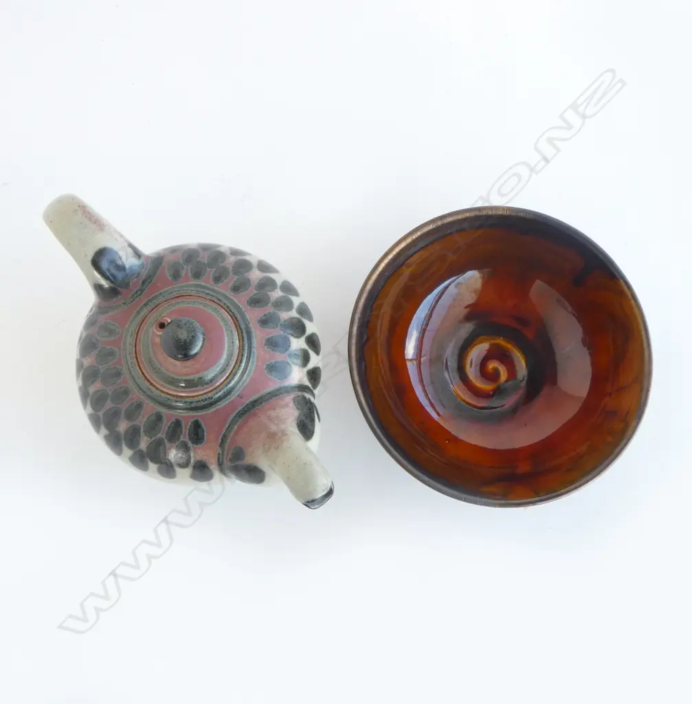 Paul Winspear porcelain bowl with incised mark to base. Dia.175mm - together with an unattributed New Zealand pottery teapot. Image 1++