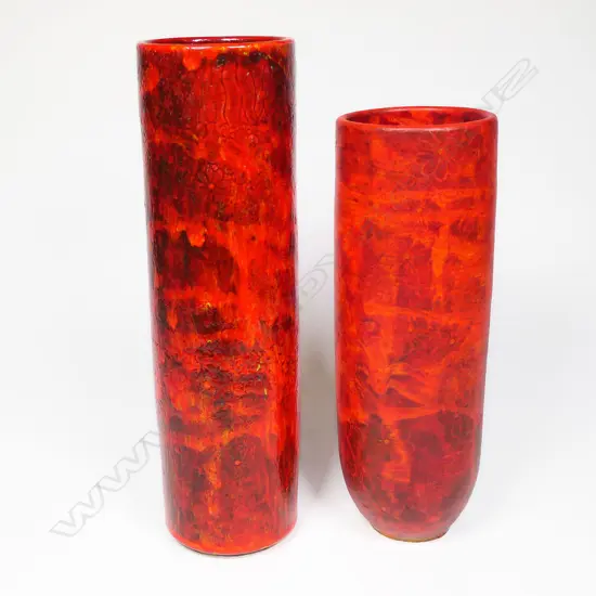 Two Keum Sun Lee/Sang Sool Shim red cylinder vases - one with high gloss finish and one matte finish with flower impressions. H.280/240mm