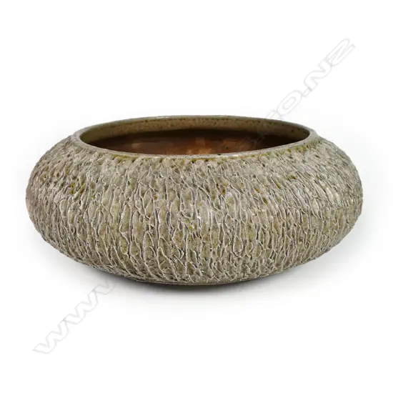 Crum brickworks salt glazed footed bowl with heavily textured sides sitting on three feet (small loss to 1 foot ) Dia.240mm, H.90mm