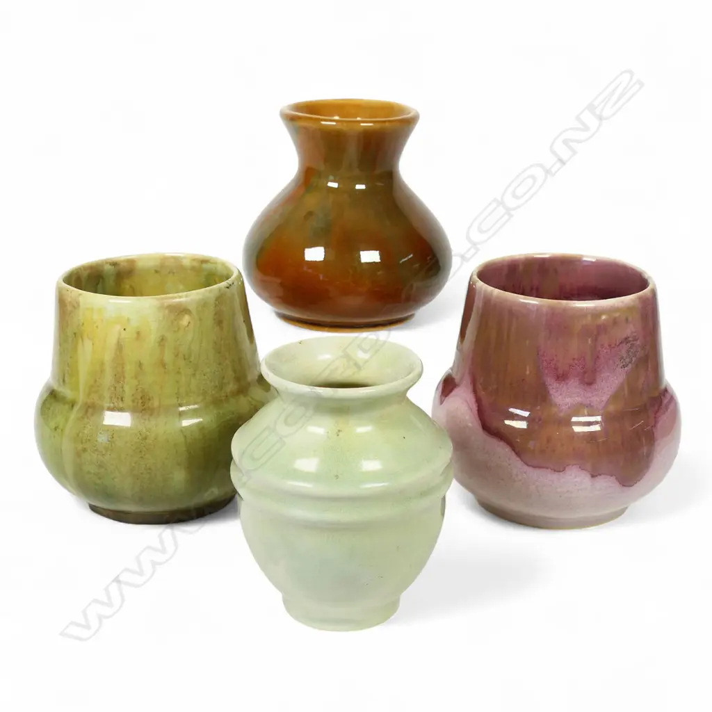 A collection of four Crown Lynn Ambrico vases, Image 1++
